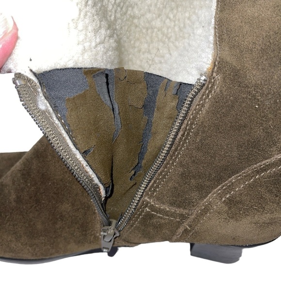 Clarks Bendables Ankle Boots Size 9M Olive Green Leather Faux Sherpa Cuff - Picture 9 of 10